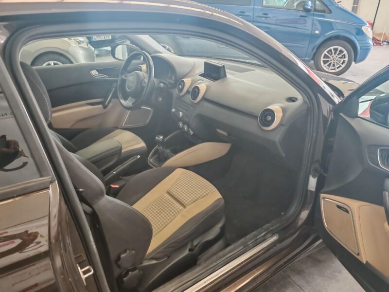 AUDI A1 1.6 TDI 105cv Attraction
