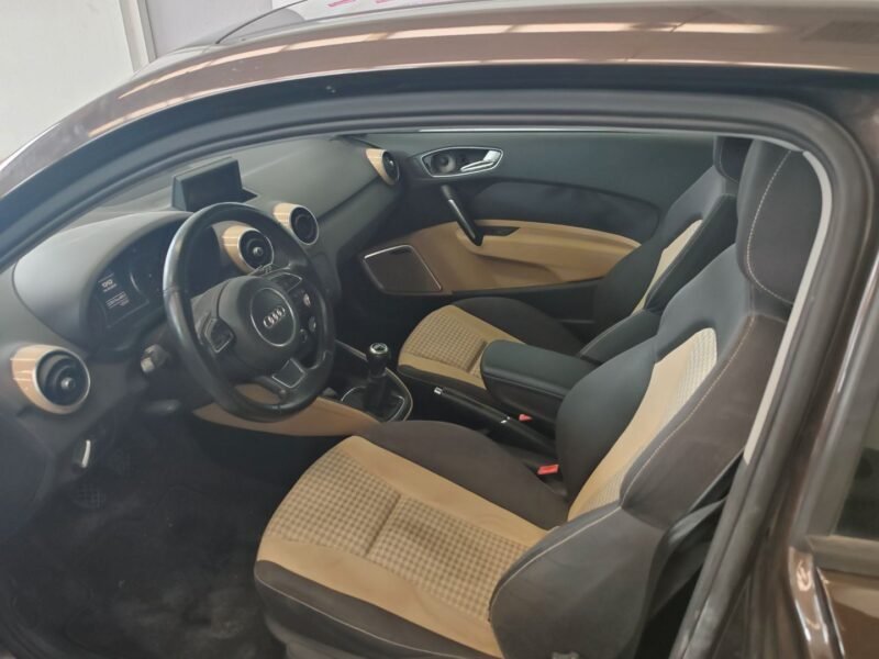 AUDI A1 1.6 TDI 105cv Attraction