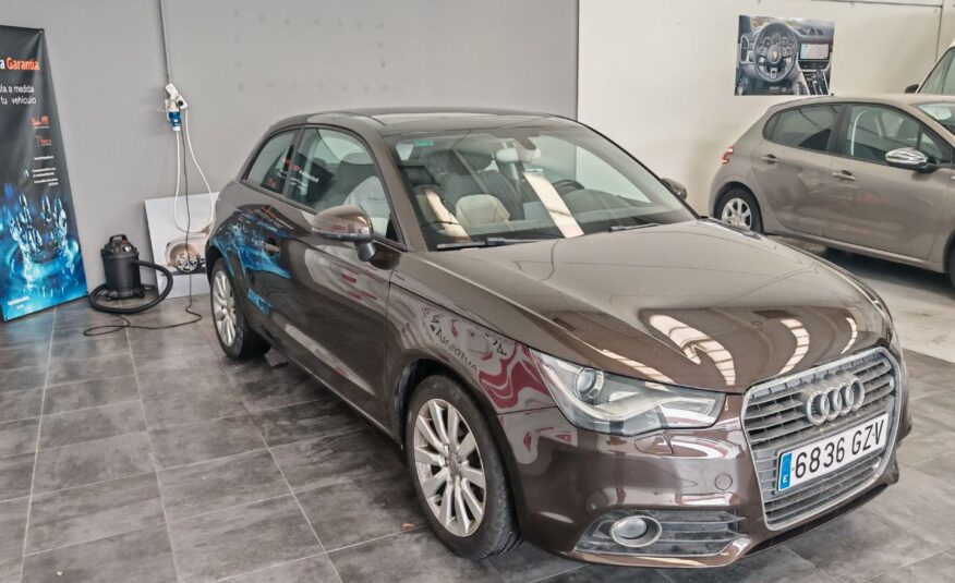 AUDI A1 1.6 TDI 105cv Attraction