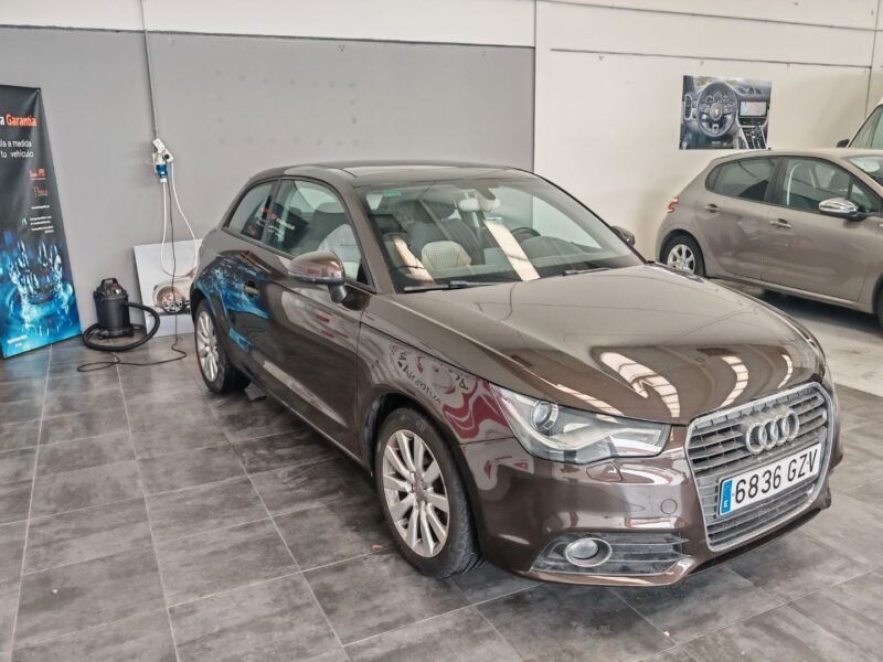 AUDI A1 1.6 TDI 105cv Attraction