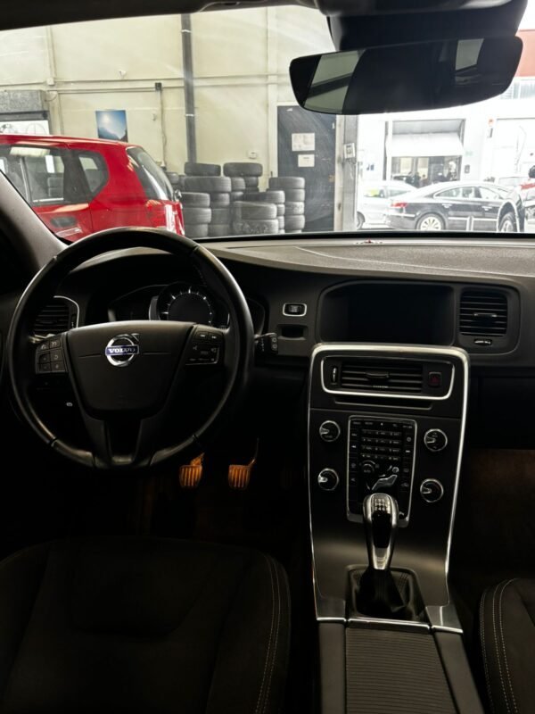 VOLVO V60 1.6 D2 
