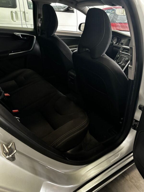 VOLVO V60 1.6 D2 