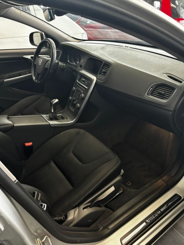 VOLVO V60 1.6 D2 